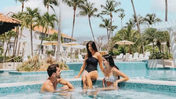 2 piscine all'aperto, cabanas (a pagamento), ombrelloni da piscina