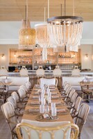 5 restaurantes; se sirve desayuno, almuerzo, cena y brunch