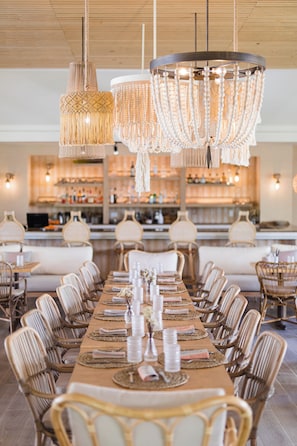 5 restaurants, breakfast, lunch, dinner served; international cuisine