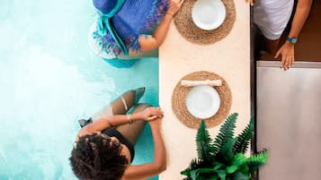 5 restaurants, breakfast, lunch, dinner served; international cuisine