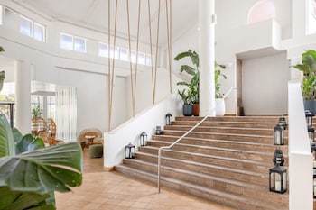 Hotel entrance and lobby at Wyndham Palmas Beach and Golf Boutique Resort