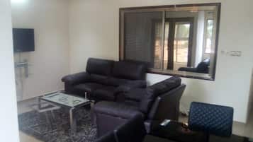 Business Penthouse, Multiple Beds, Non Smoking | Living room | 50-inch flat-screen TV with cable channels