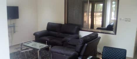 Business Penthouse, Multiple Beds, Non Smoking | Living room | 50-inch flat-screen TV with cable channels