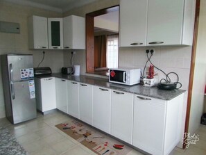 Exclusive-Apartment | Eigene Küche | Mikrowelle, Herdplatte, Kochgeschirr/Geschirr/Besteck