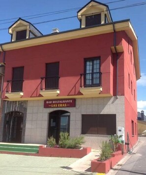 Property entrance - Hostal Las Eras (Cubillos del Sil)