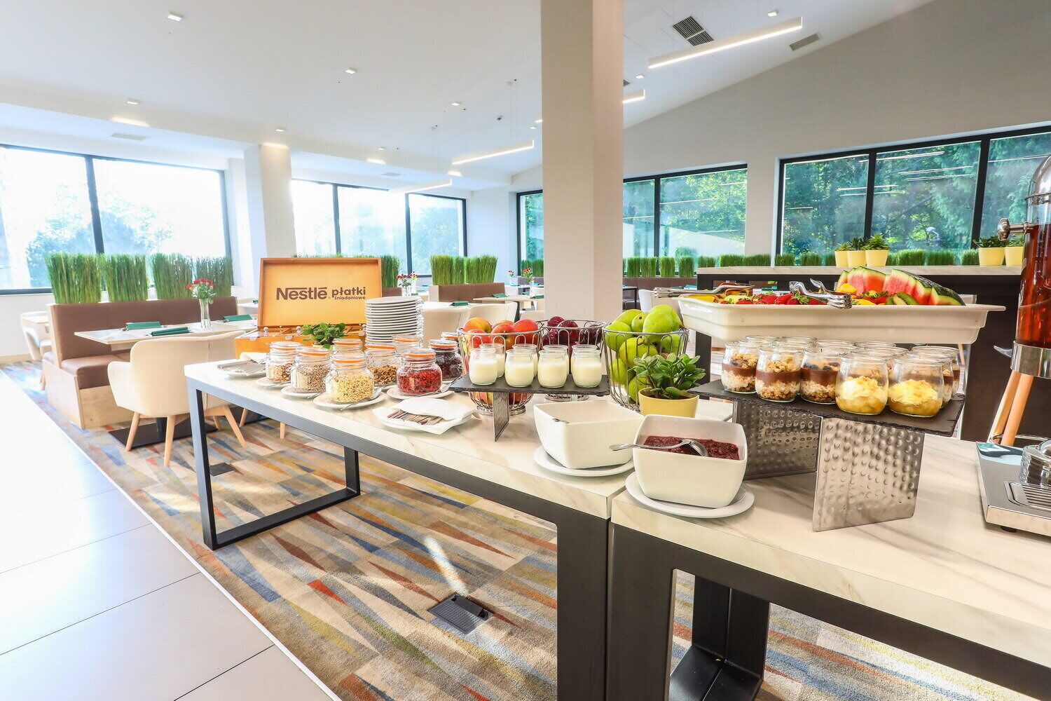 Desayuno buffet (PLN 60.00 por persona) 