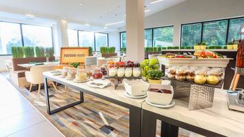 Daily buffet breakfast (PLN 60.00 per person)