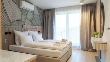 Ropa de cama de alta calidad y escritorio