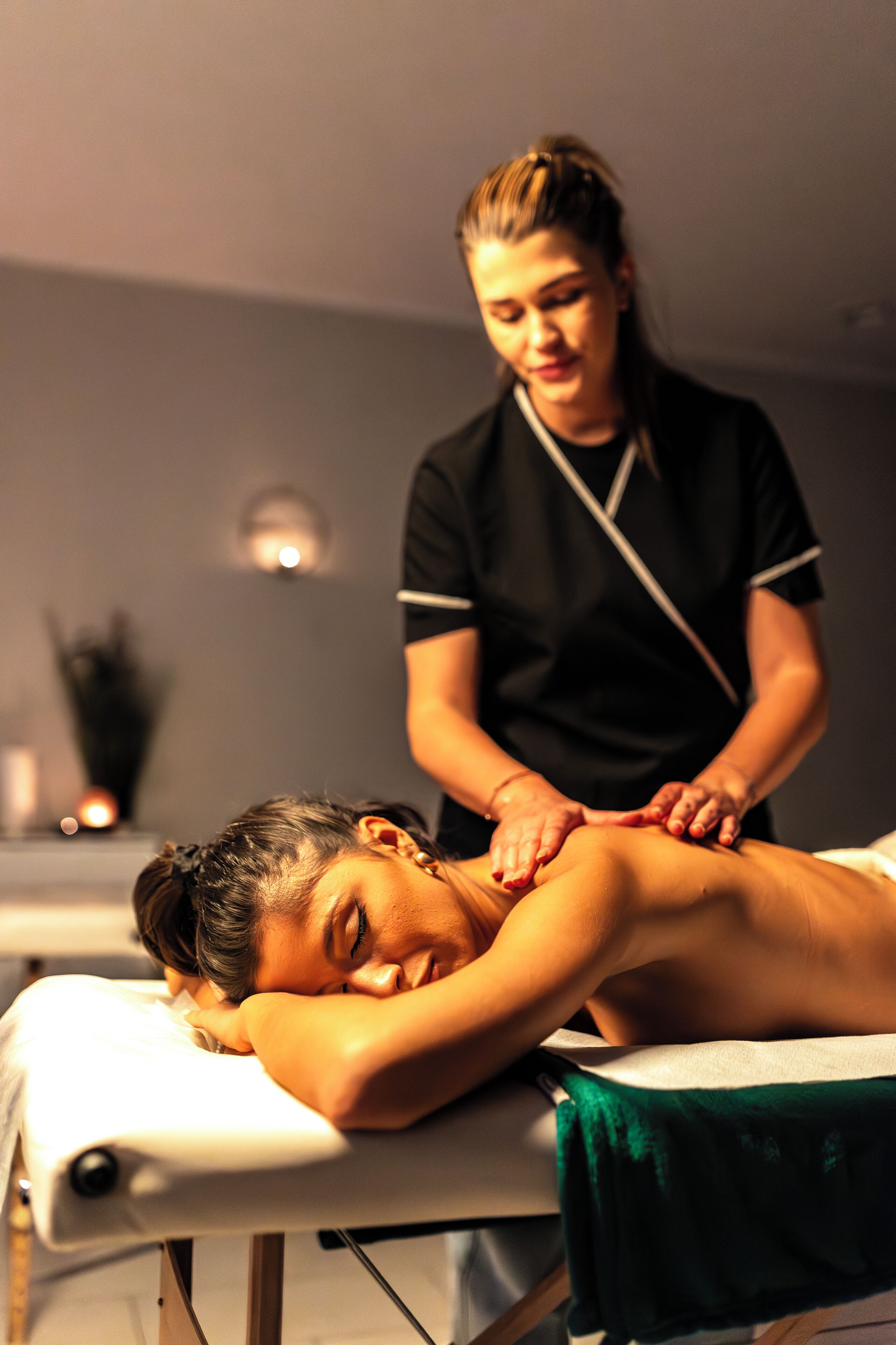 Body treatments, aromatherapy, body scrubs, facials, 2 treatment rooms