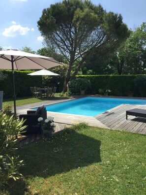 Outdoor pool, sun loungers