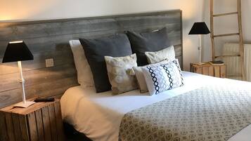 Double Room (1) | Minibar, individually decorated, desk, laptop workspace