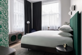 Egyptian cotton sheets, premium bedding, pillowtop beds, in-room safe at Woodlark Hotel Portland, a Tribute Portfolio Hotel