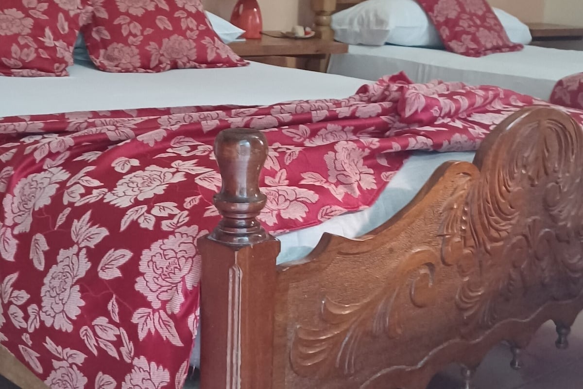 ห้องอีโคโนมีดับเบิล | เครื่องนอนระดับพรีเมียม, เตียงเมมโมรีโฟม, มินิบาร์