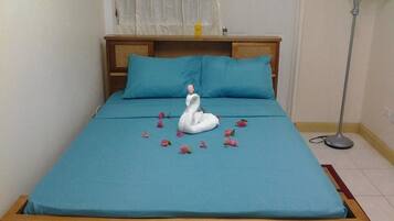 Apartment, 1 Double Bed, Non Smoking | 1 bedroom, individually decorated, individually furnished, desk