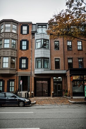 Superior Suite (Bath in Room) | Terrace/patio - The Revolution Hotel (Boston)