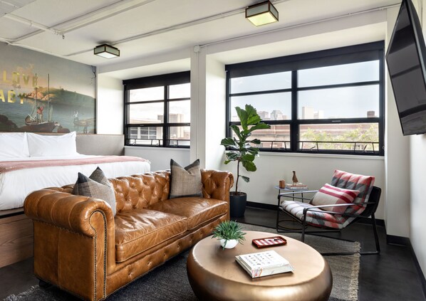 Suite, 1 King Bed, Private Bathroom