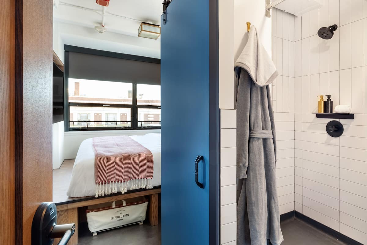 1 chambre, literie de qualité supérieure, couette en duvet d'oie