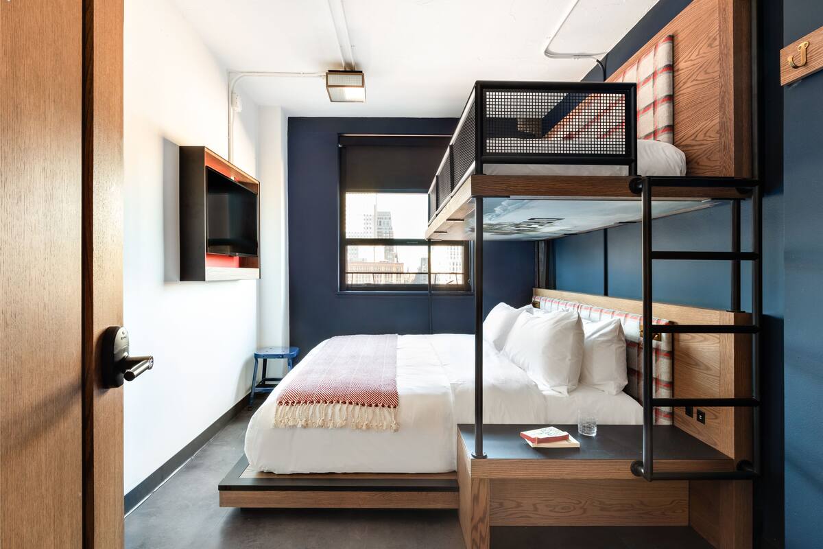 Standardzimmer, Mehrere Betten (Bath down the hall) | Hochwertige Bettwaren, Daunenbettdecken, Pillowtop-Betten, Zimmersafe
