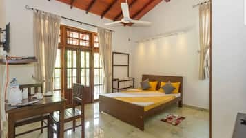 Deluxe Room with Shared Bathroom | Frette Italian sheets, premium bedding, down duvets, Select Comfort beds