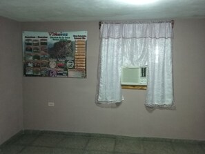 Chambre Triple Familiale, plusieurs lits, fumeur | Intérieur