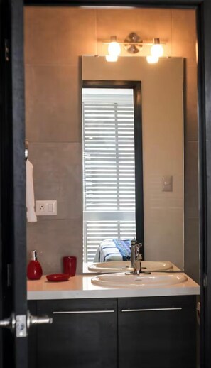 Exclusive Apartment | Bathroom | Shower