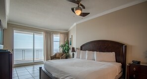 คอนโด, หลายเตียง, สระว่ายน้ำส่วนตัว, วิวชายหาด | 4 ห้องนอน, Wi-Fi ฟรี, ผ้าปูที่นอน