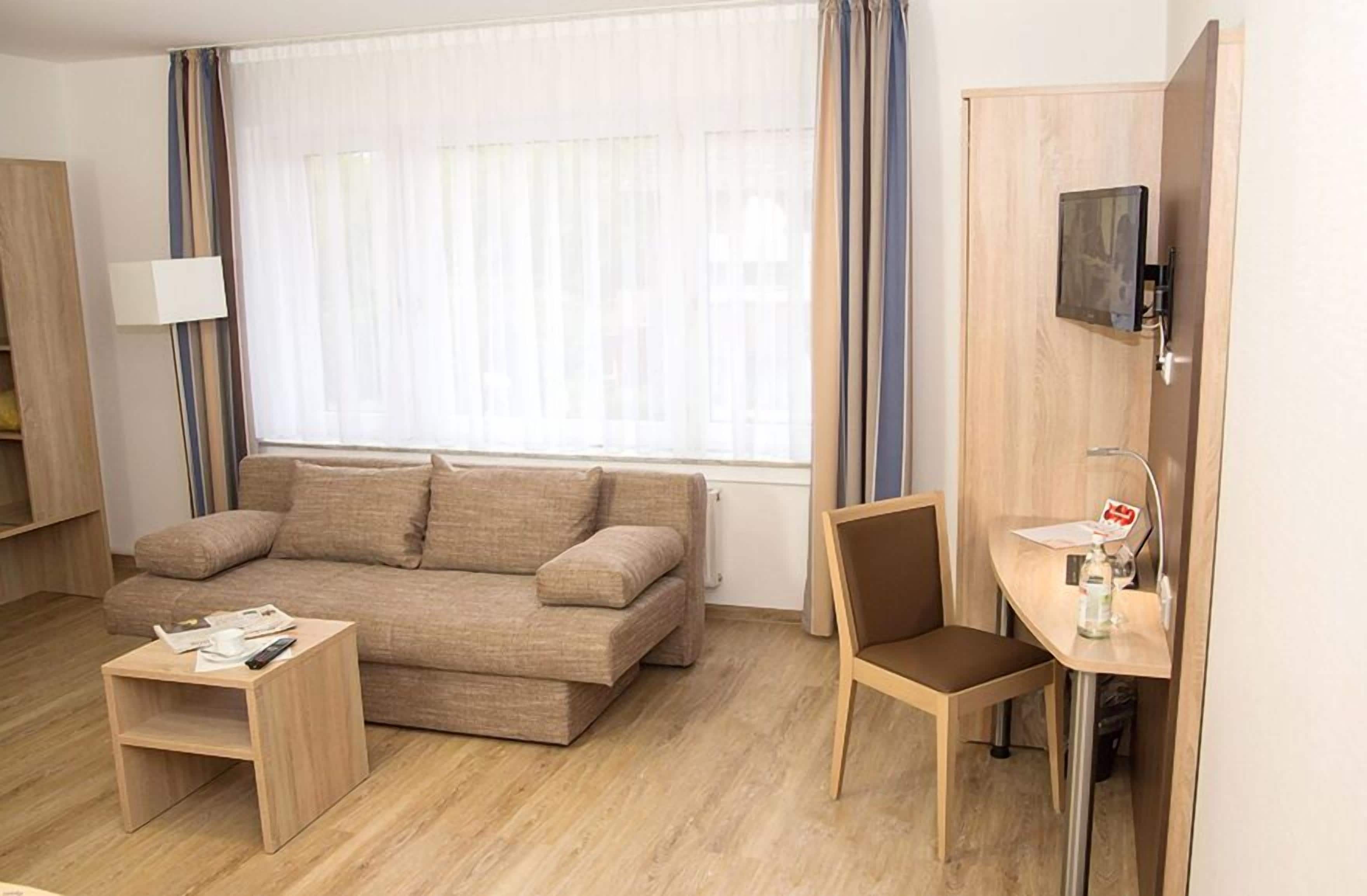 Grand tweepersoonskamer, 1 tweepersoonsbed, niet-roken | Woonruimte | Een flatscreentelevisie