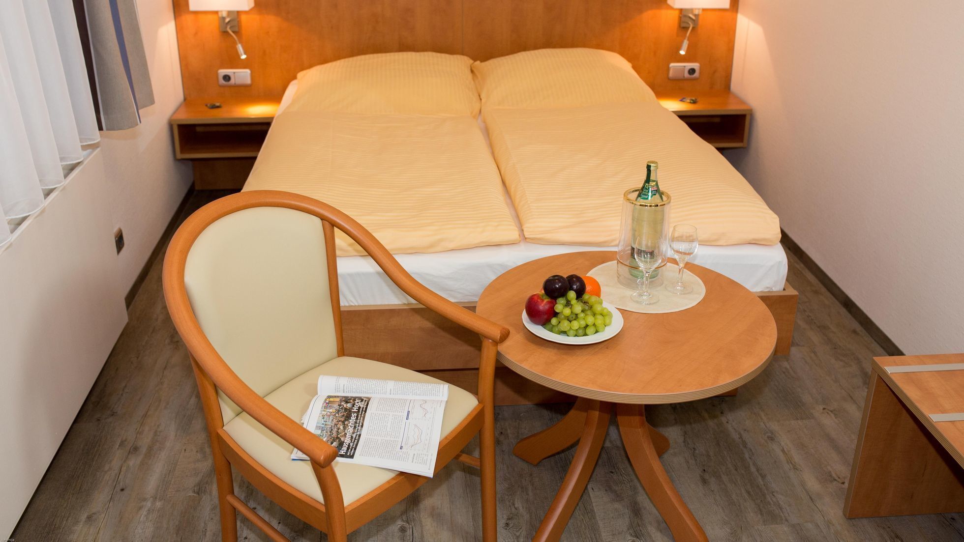 Hypo-allergenic bedding, in-room safe, desk, blackout curtains