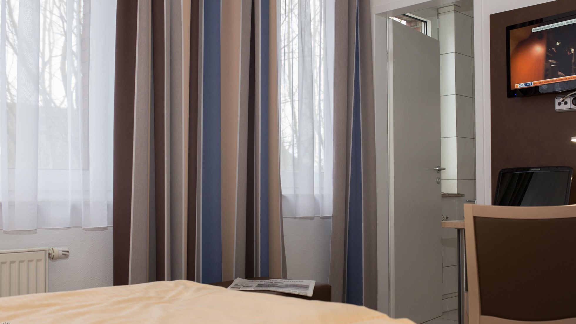 Hypo-allergenic bedding, in-room safe, desk, blackout curtains
