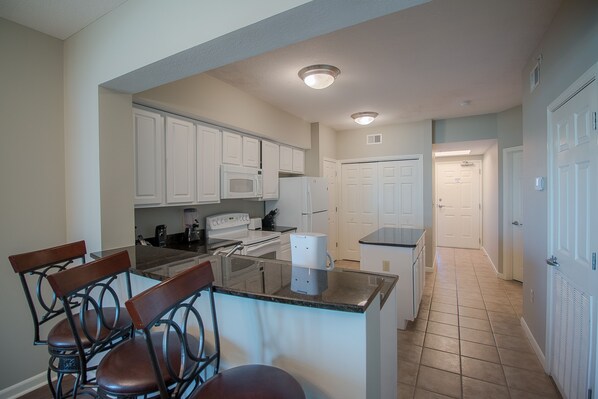 Private kitchen - Legacy Towers-Legacy I 207 (Gulfport)