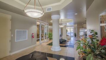 Condo, 2 Bedrooms, Hot Tub | Bahagian dalam