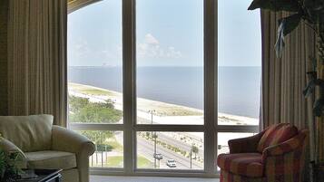 Condo, 2 Bedrooms, Hot Tub | Pemandangan dari bilik