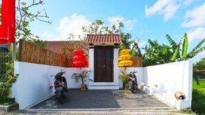 Unclassified image, 4 of 41, button - Pererenan Nengah Guesthouse (Canggu)