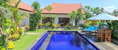 Kolam renang outdoor