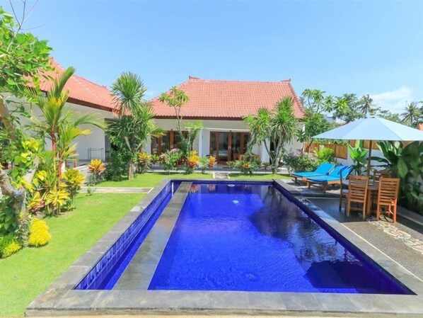 Outdoor pool - Pererenan Nengah Guesthouse (Canggu)