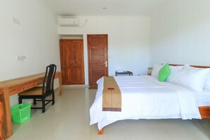 Desk, free WiFi, bed sheets - Pererenan Nengah Guesthouse (Canggu)