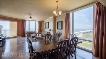 Condo, 3 Bedrooms, Hot Tub | In-room dining