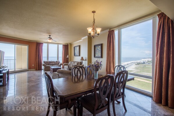 Huoneisto, 3 makuuhuonetta, poreamme | Ruokailu omassa huoneessa