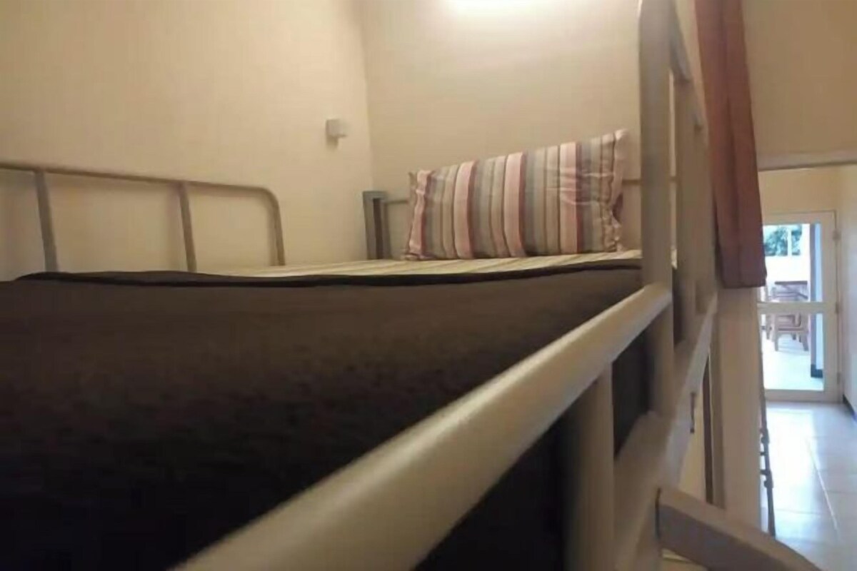 WiFi (free), bed sheets