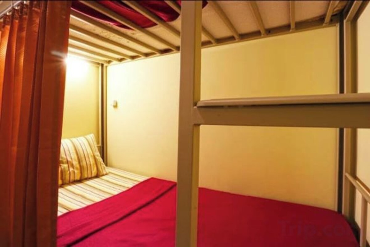 WiFi (free), bed sheets