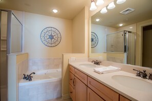 Condo, 2 Bedrooms, Balcony | Bathroom