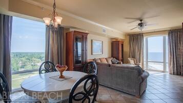 Condo, 2 Bedrooms, Hot Tub | In-room dining