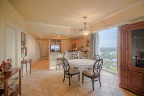 In-room dining - Sienna-Sienna 1201 Penthouse (Gulfport)