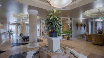 Condo, 2 Bedrooms, Hot Tub | Lobby sitting area