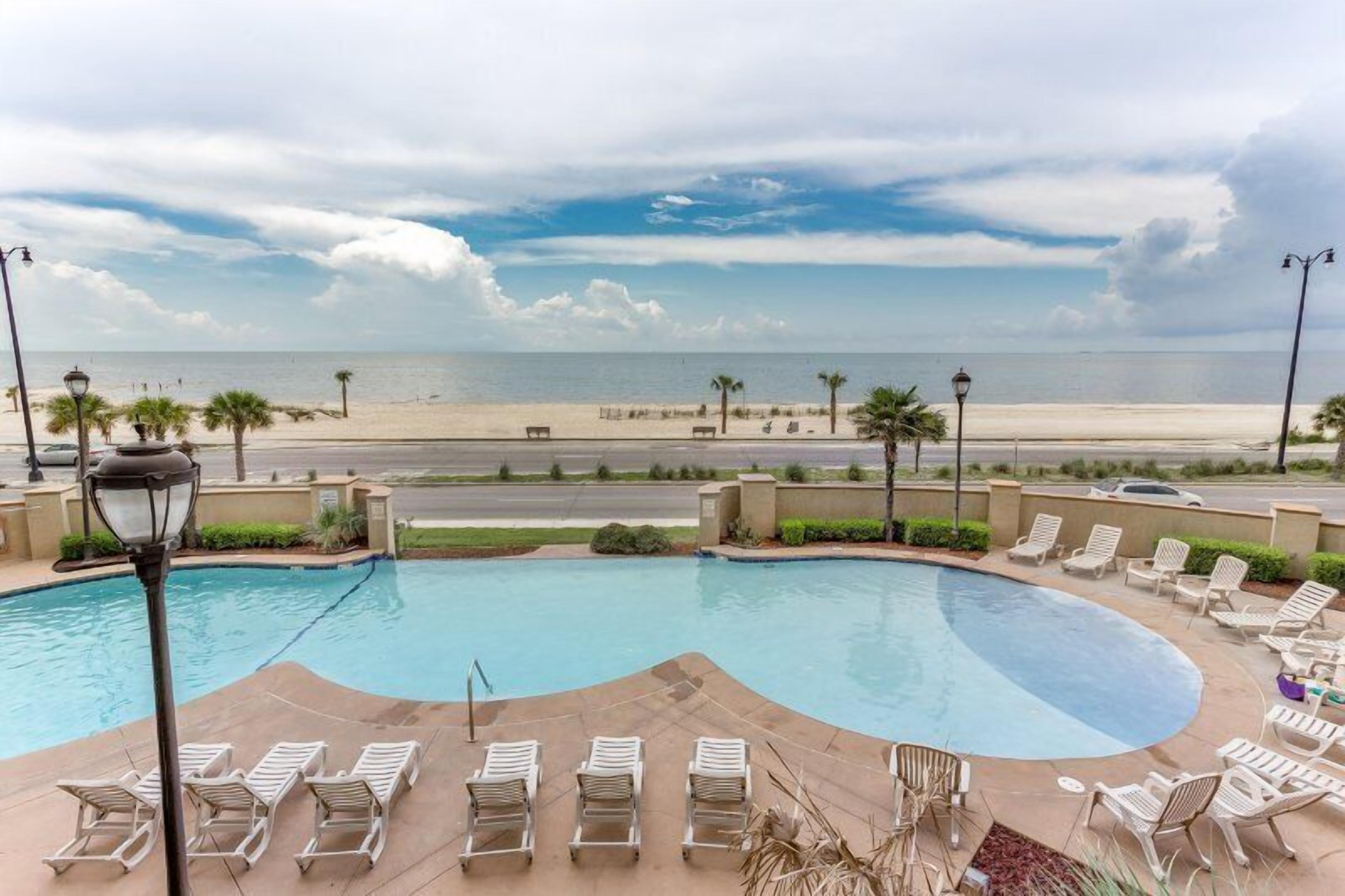 Hồ bơi ngoài trời 