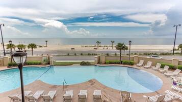 Kolam renang terbuka