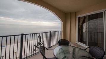 Condo, 3 Bedrooms, Hot Tub | Balkoni
