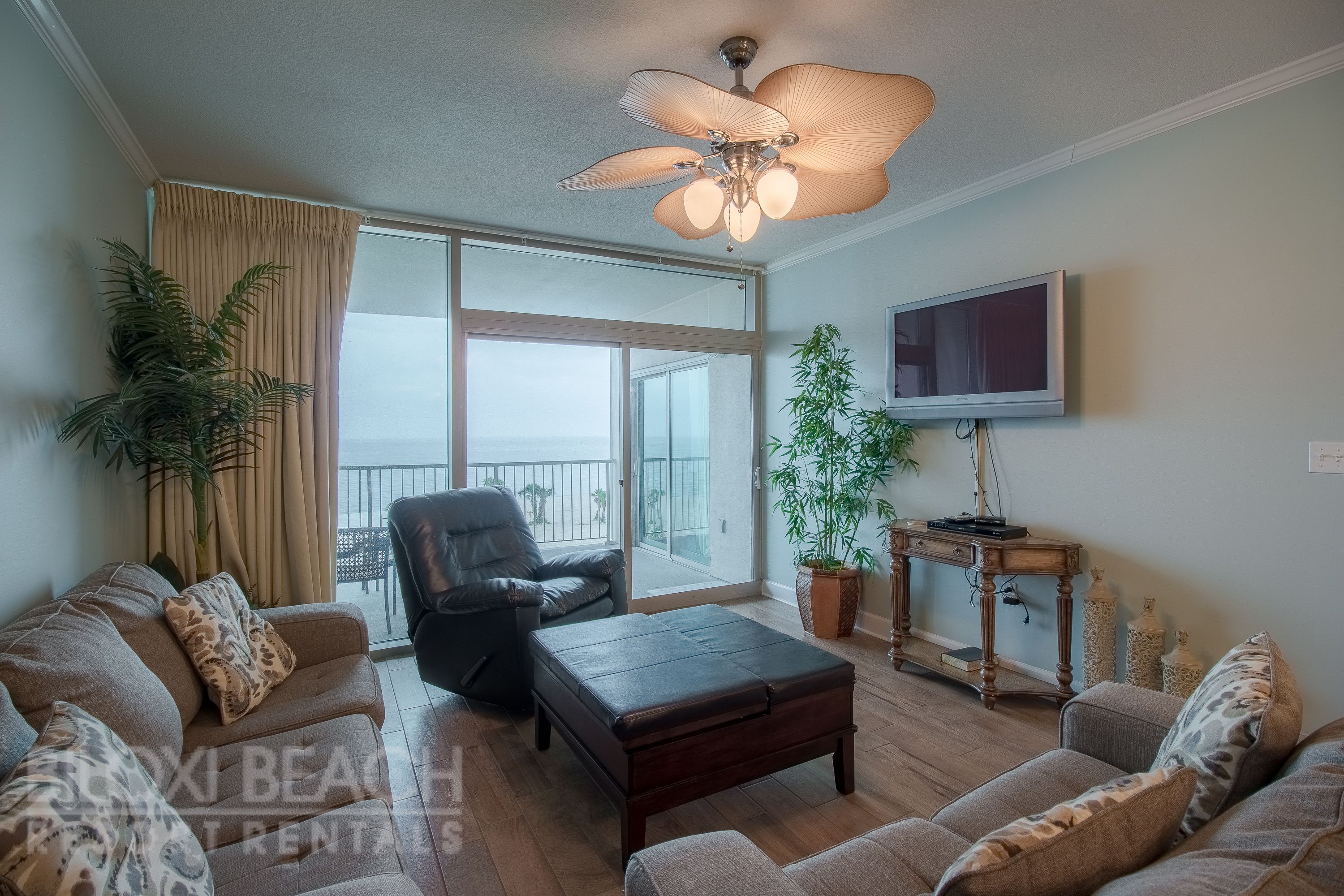 Condo, 2 phòng ngủ, ban công | Khu phòng khách | TV, đầu đĩa DVD 