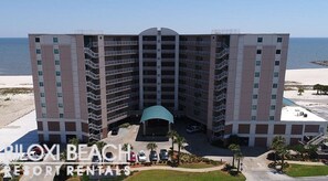 Condo, 2 habitaciones, balcón | Vista frontal de la propiedad