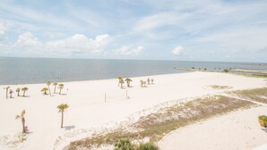 Unclassified image, 2 of 34, button - Sea Breeze-Sea Breeze 607 (Biloxi)